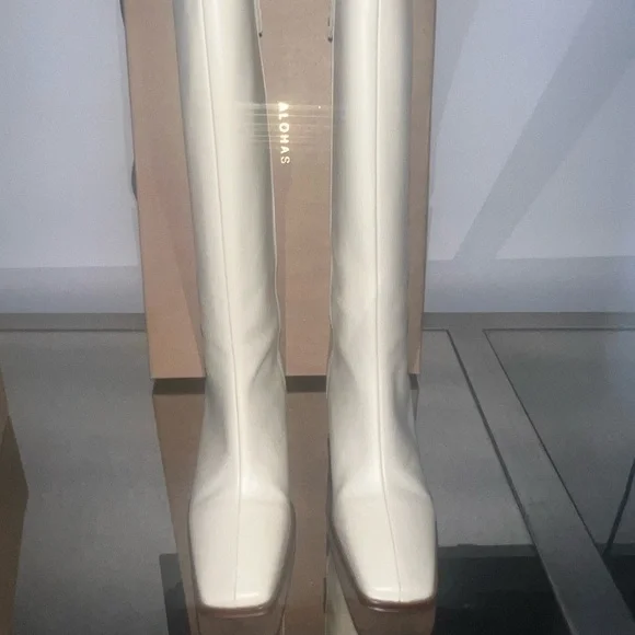 Alohas East Off White boots size 39 - Picture 3 of 9